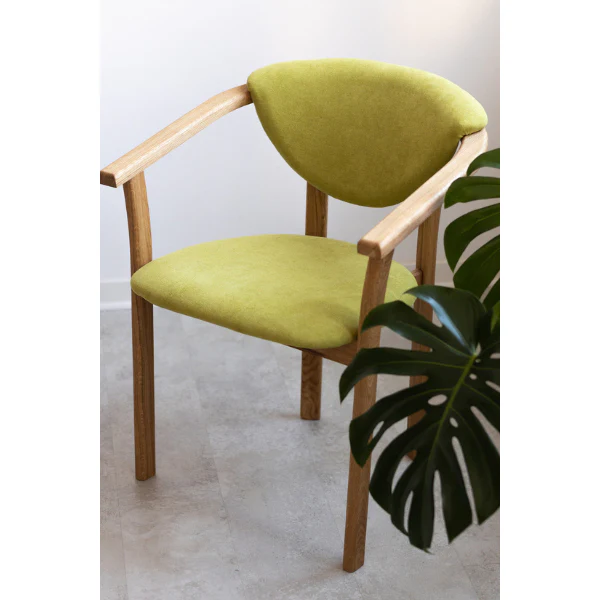 Pack de 2 o 4 Sillas de Comedor Alexis, Estructura de Madera Maciza de Roble, Tapizado en Color Verde Vida | NordicStory - Image 5