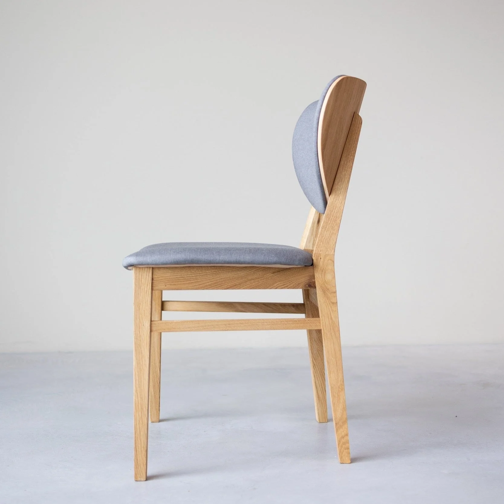 Pack de 2 o 4 Sillas de Comedor Nova, Estructura de Madera Maciza de Roble, Tapizado | NordicStory - Image 10