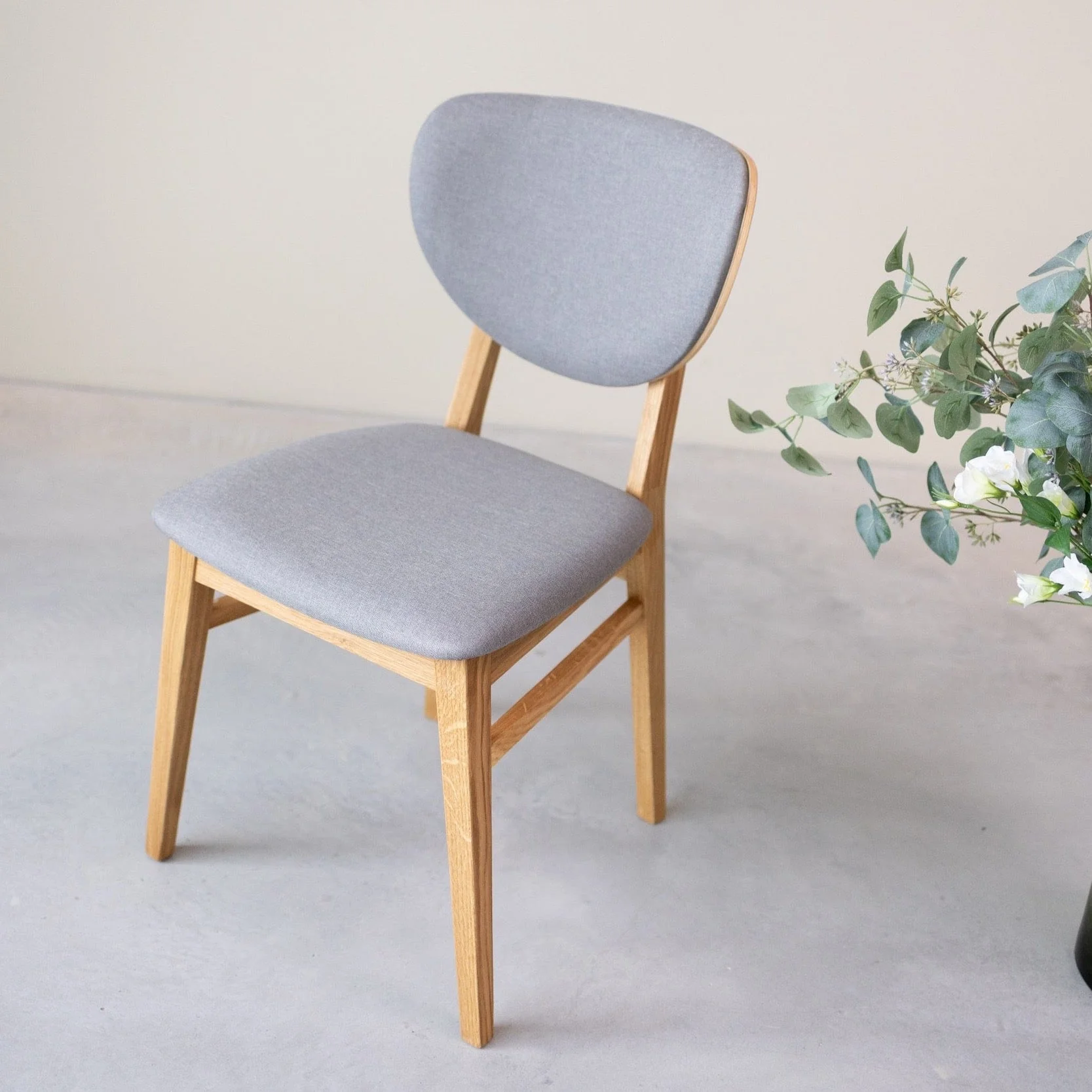 Pack de 2 o 4 Sillas de Comedor Nova, Estructura de Madera Maciza de Roble, Tapizado | NordicStory - Image 12