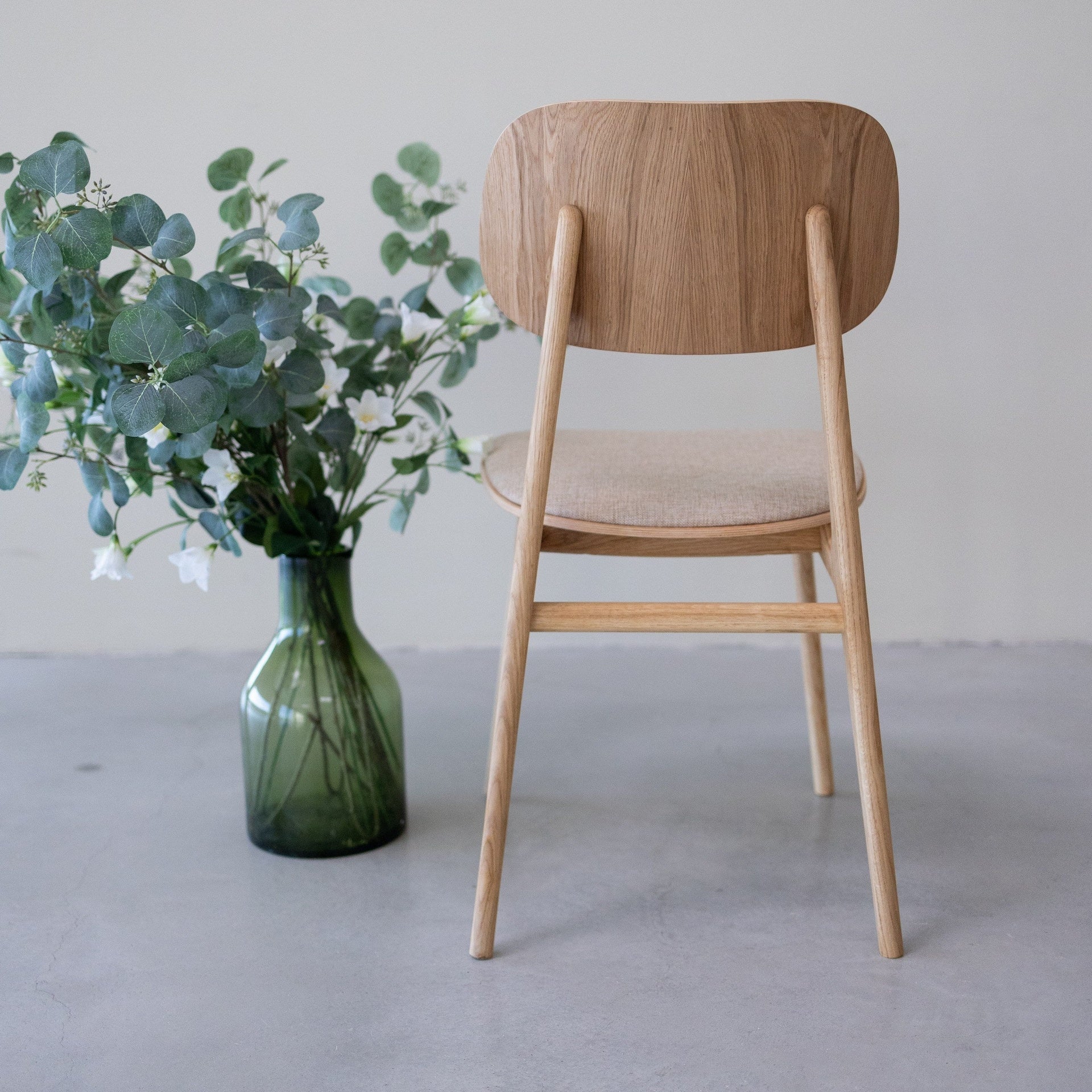 Pack de 2 o 4 Sillas de Comedor Varde, Estructura de Madera Maciza de Roble, Tapizado | NordicStory - Image 17