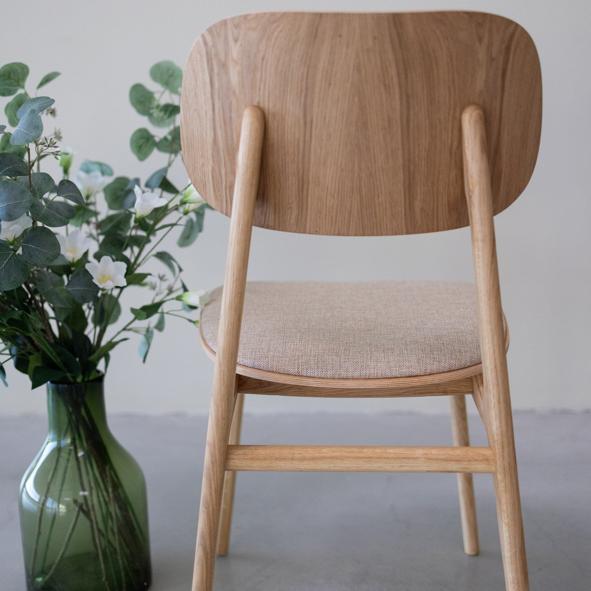 Pack de 2 o 4 Sillas de Comedor Varde, Estructura de Madera Maciza de Roble, Tapizado | NordicStory - Image 18