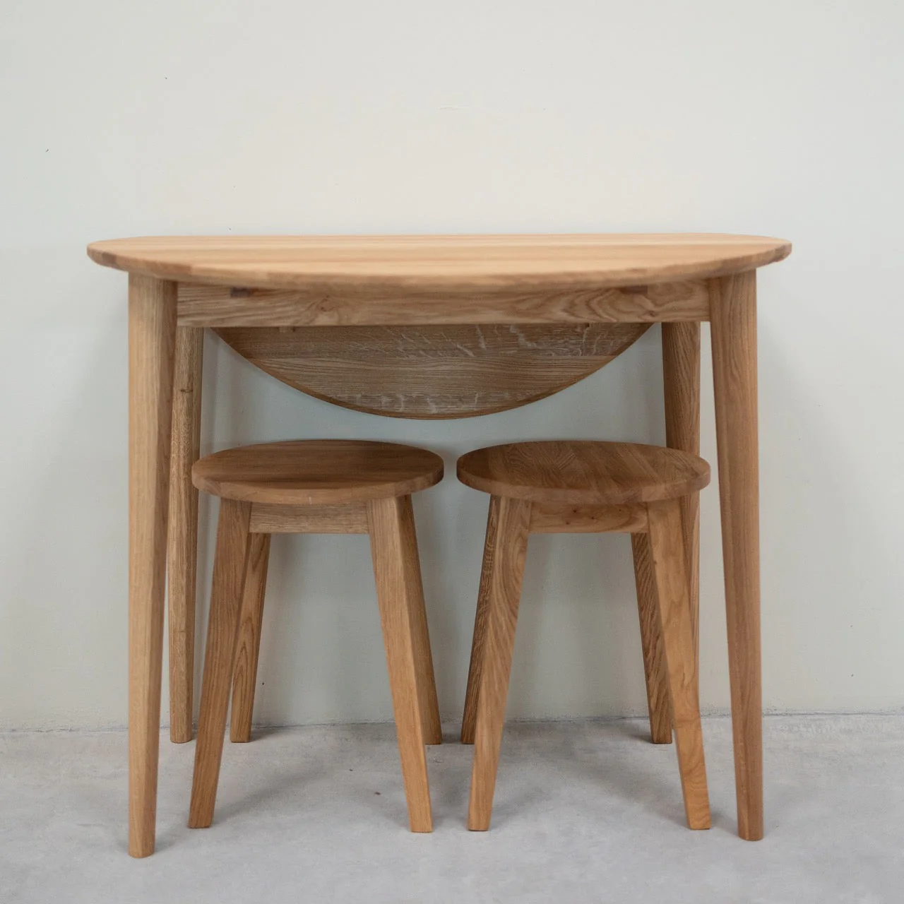 Pack de 2 o 4 Taburetes de Comedor de Madera Maciza de Roble Diana | NordicStory - Image 3