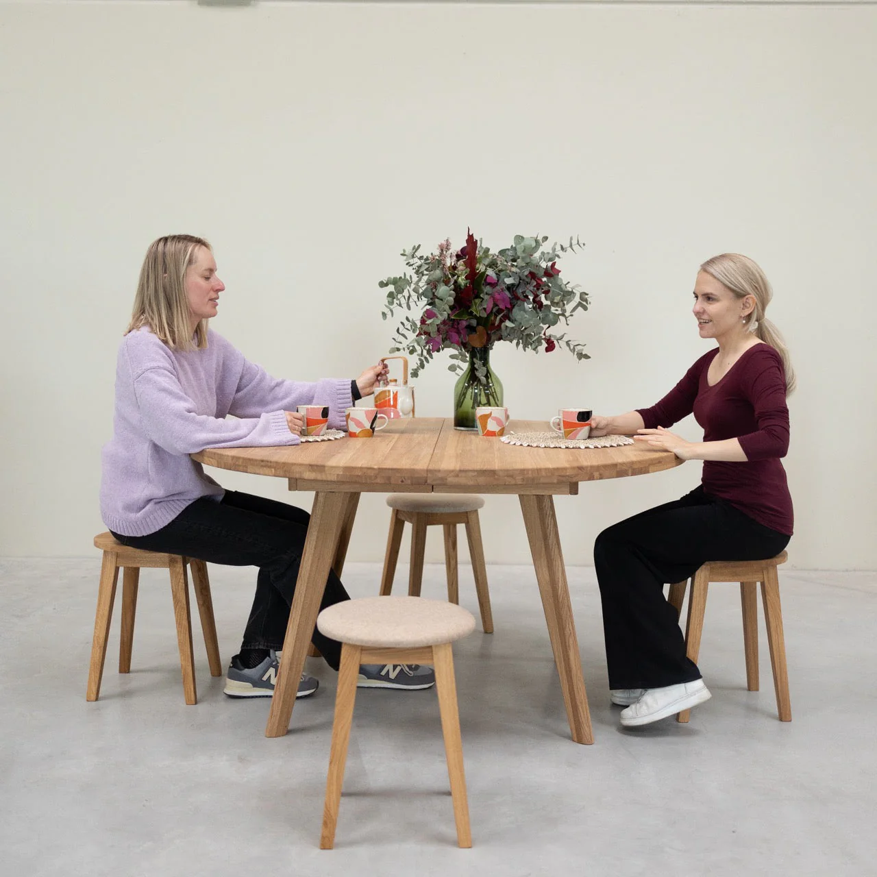 Pack de 2 o 4 Taburetes de Comedor de Madera Maciza Diana, tapizado | NordicStory - Image 5