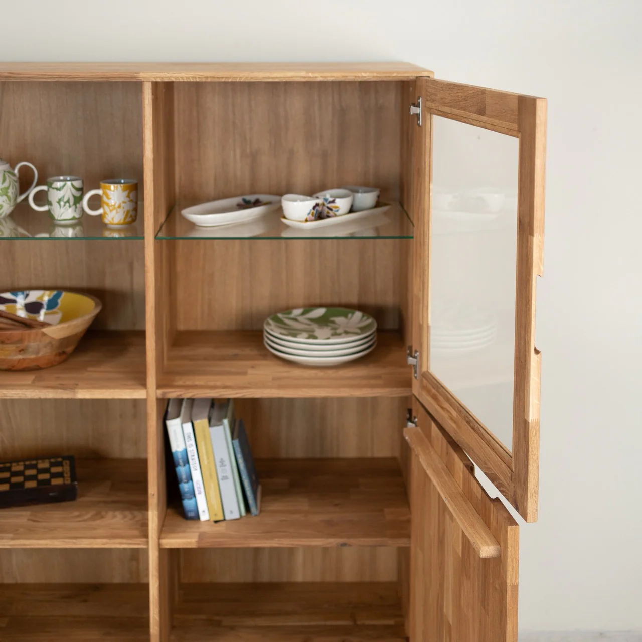 Armario Vitrina de madera maciza de roble Escandi 3 | NordicStory - Image 6