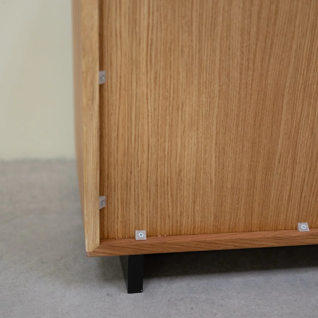 Vitrina de madera maciza roble Bremen 1 | NordicStory - Image 8