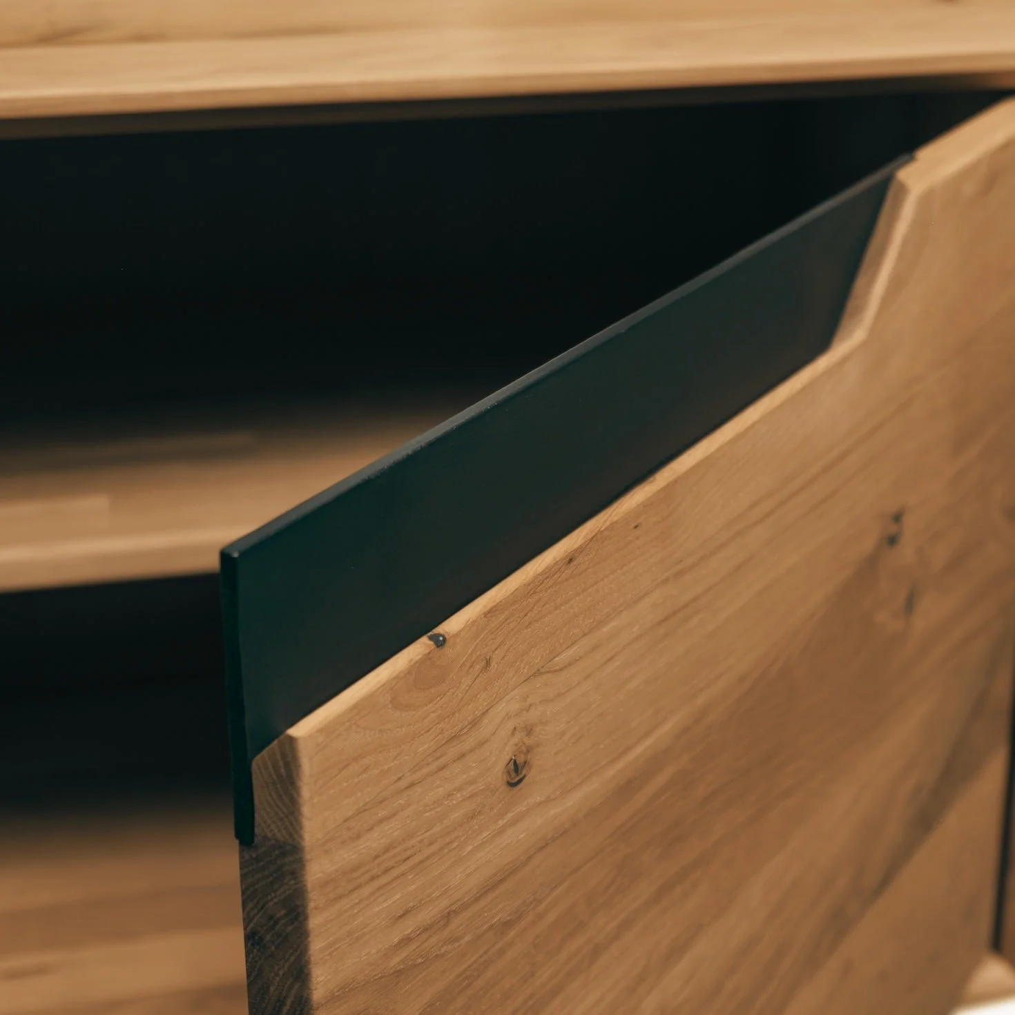Vitrina de madera maciza roble Bremen 2 | NordicStory - Image 6