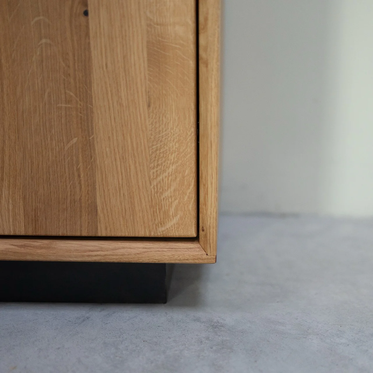 Vitrina de madera maciza roble Bremen 3 | NordicStory - Image 10