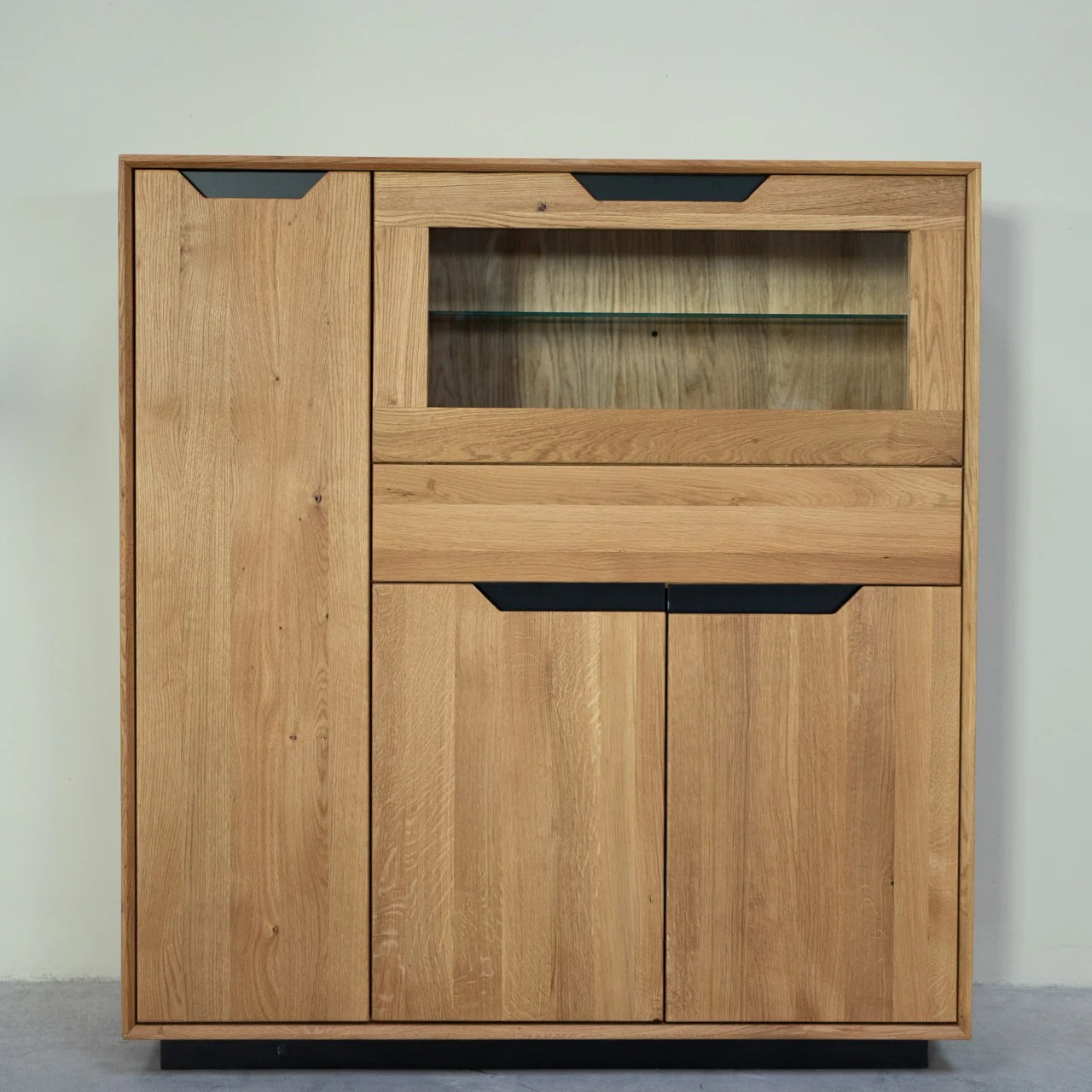 Vitrina de madera maciza roble Bremen 3 | NordicStory - Image 3