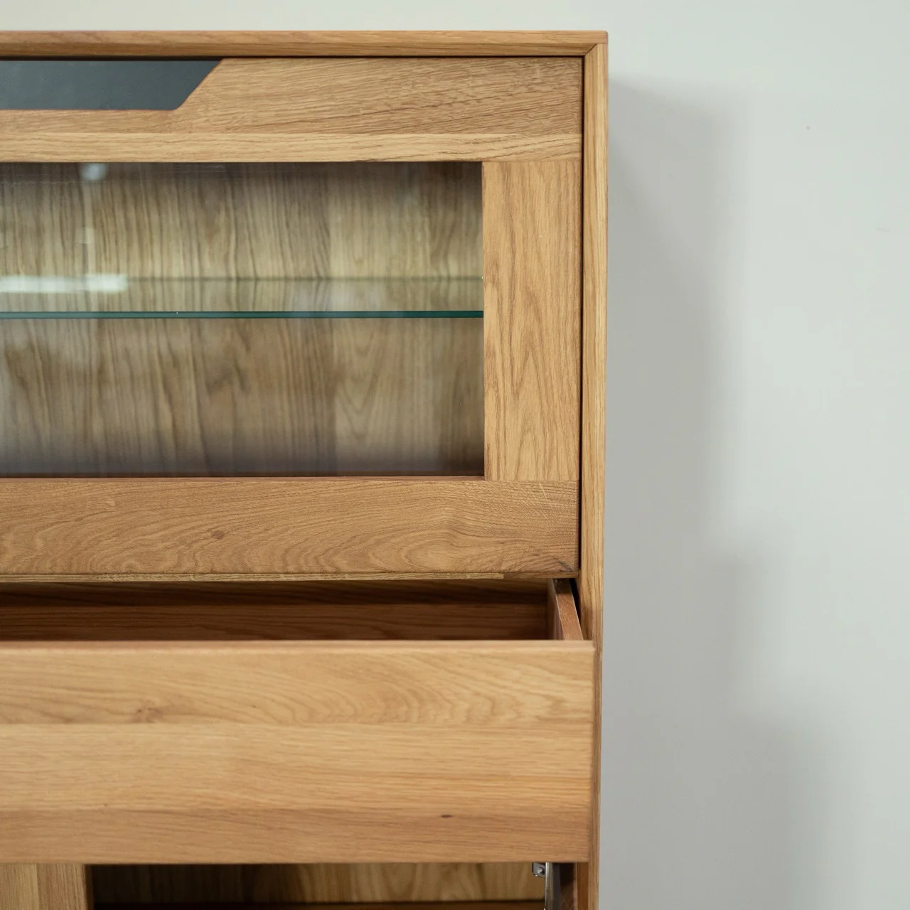 Vitrina de madera maciza roble Bremen 3 | NordicStory - Image 8