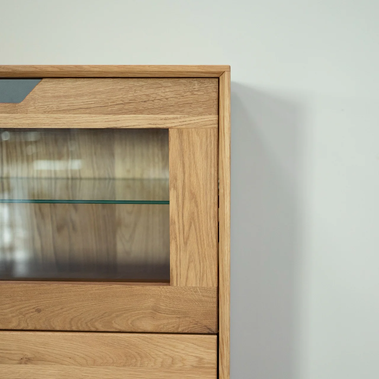 Vitrina de madera maciza roble Bremen 3 | NordicStory - Image 9