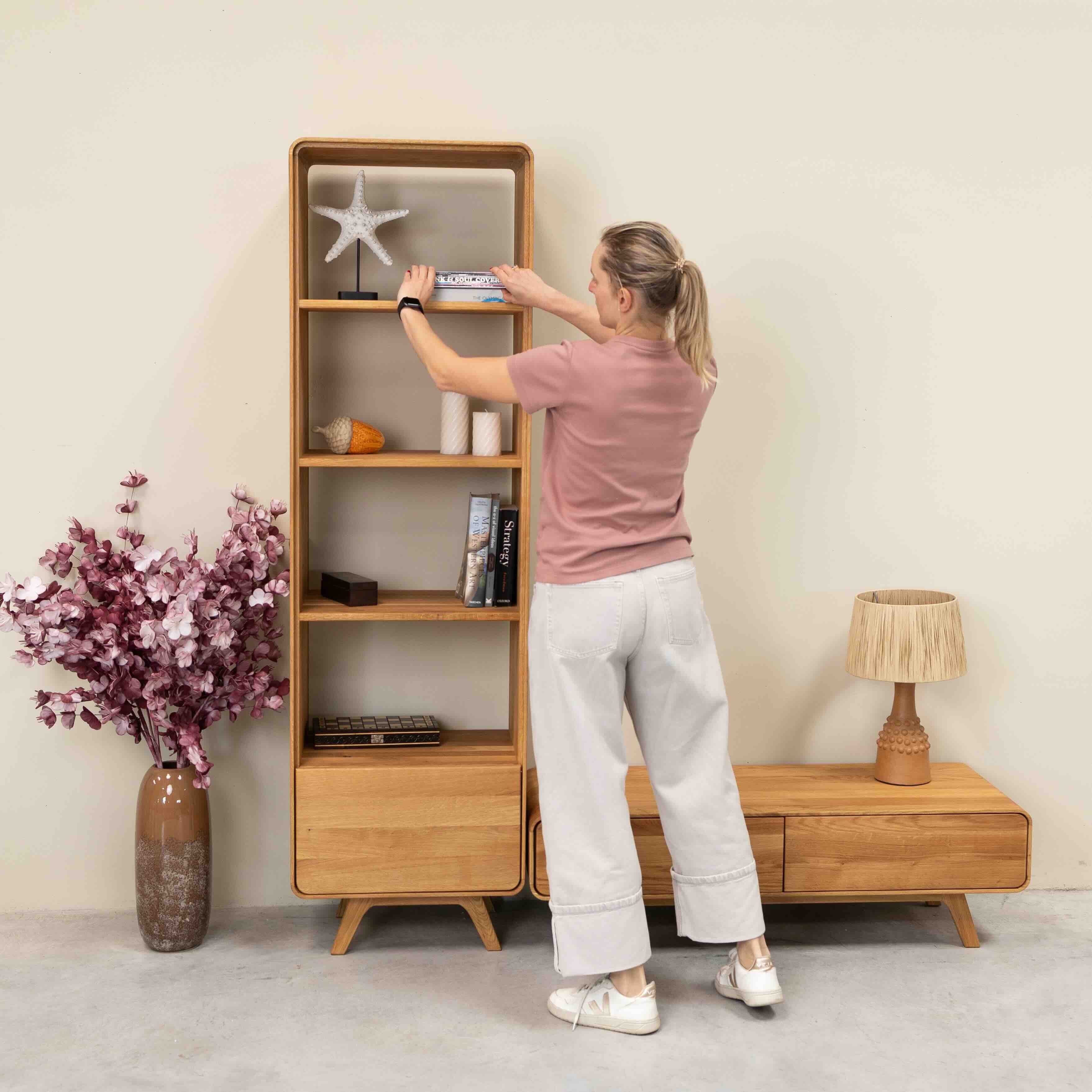 Vitrina de madera maciza roble Geneva 1 | NordicStory - Image 11