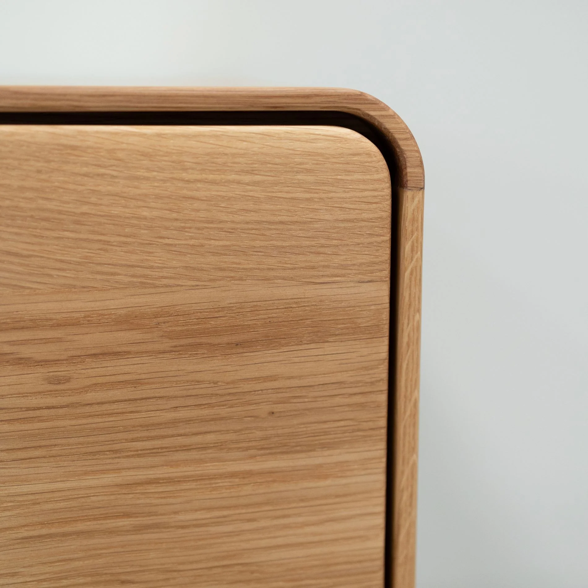 Vitrina de madera maciza roble Geneva 2 | NordicStory - Image 7
