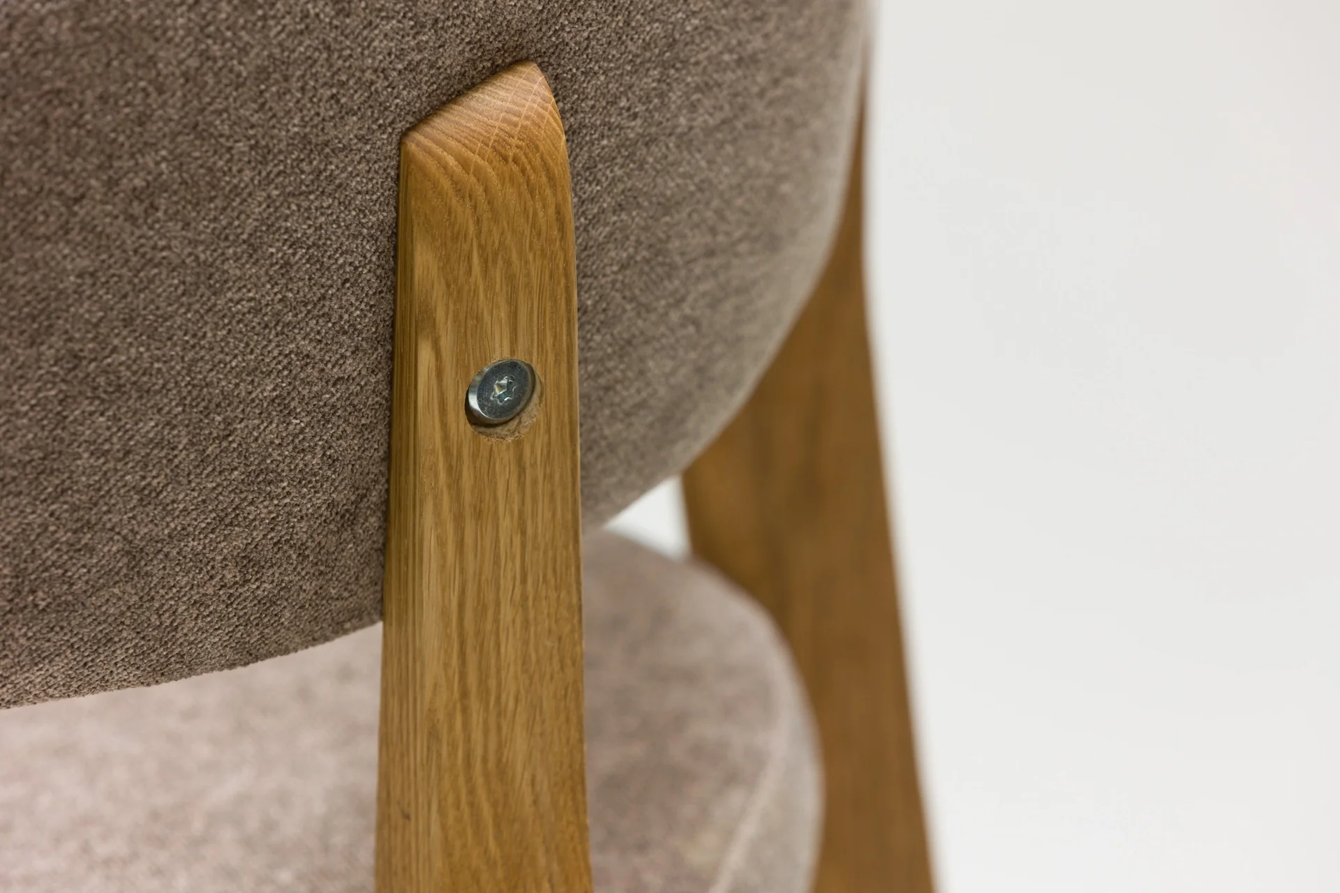 Pack de 2 o 4 Sillas de Comedor de Madera Maciza de Roble Claus, tapizado Gris o Marron | NordicStory - Image 11