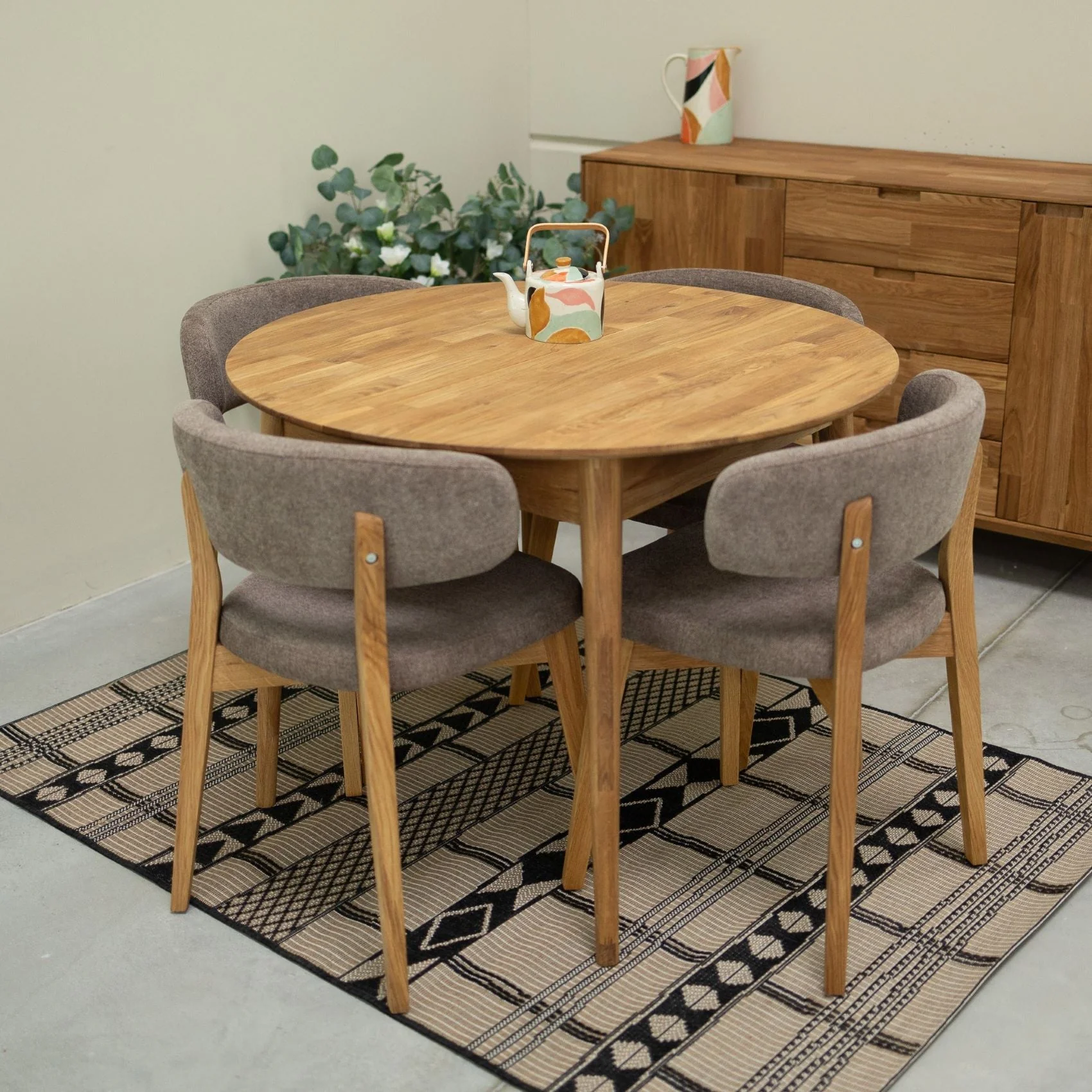 Pack de 2 o 4 Sillas de Comedor de Madera Maciza de Roble Claus, tapizado Gris o Marron | NordicStory - Image 14