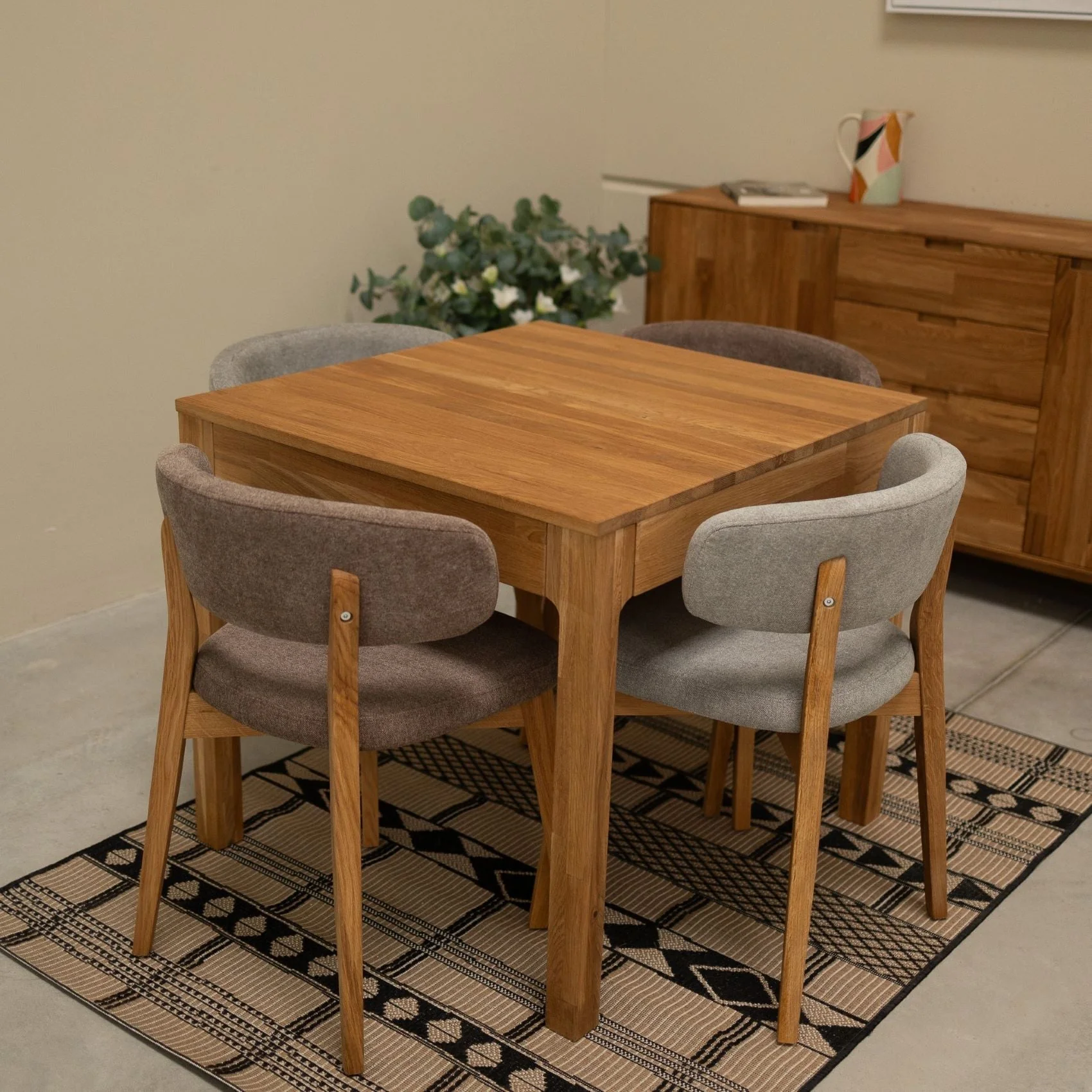 Pack de 2 o 4 Sillas de Comedor de Madera Maciza de Roble Claus, tapizado Gris o Marron | NordicStory - Image 6