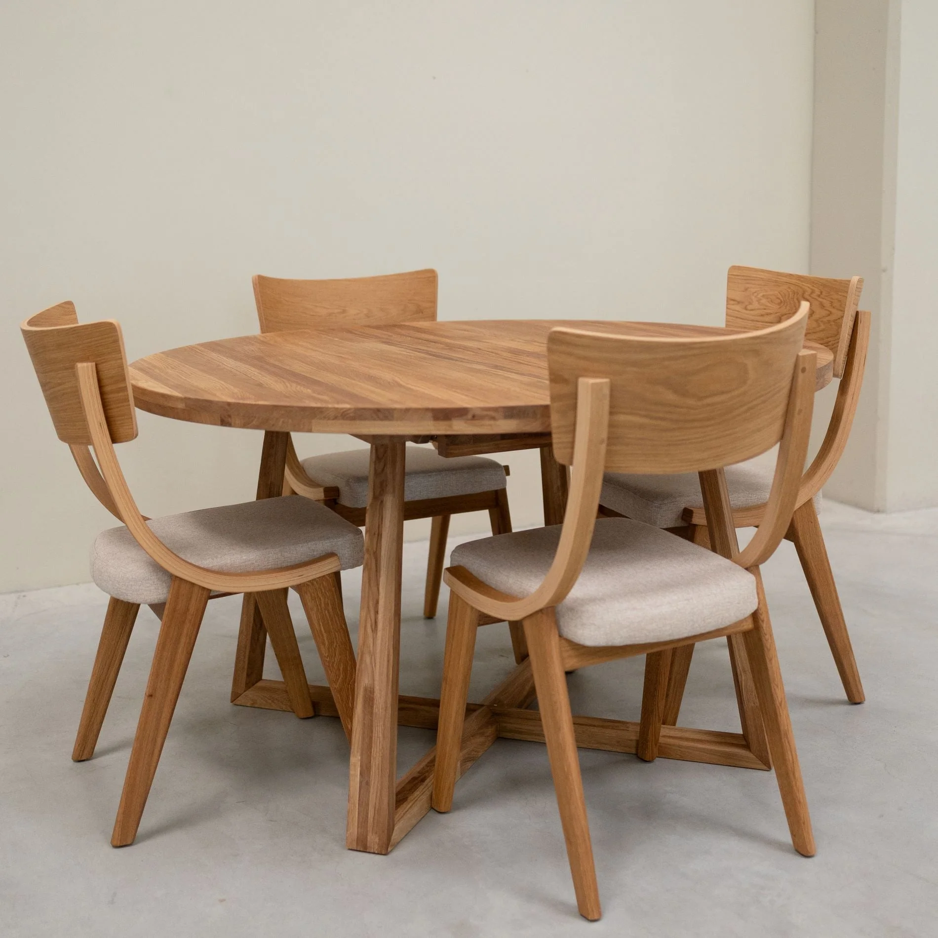 Pack de 2 o 4 Sillas de Comedor de Madera Maciza de Roble Lucas, tapizado Gris o Beige | NordicStory - Image 6