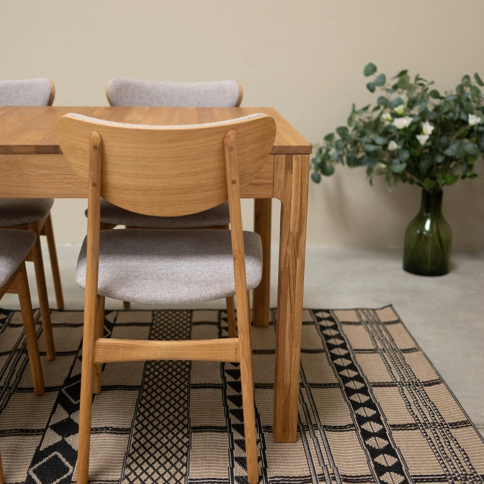 Pack de 2 o 4 Sillas de Comedor de Madera Maciza de Roble Maxwell, tapizado | NordicStory - Image 4