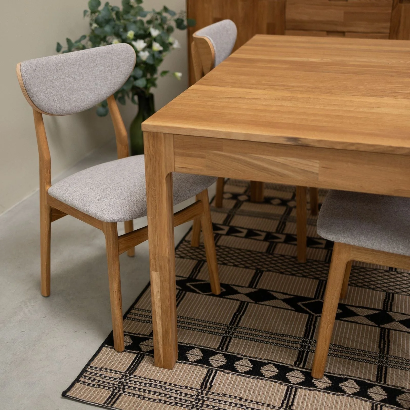 Pack de 2 o 4 Sillas de Comedor de Madera Maciza de Roble Maxwell, tapizado | NordicStory - Image 5