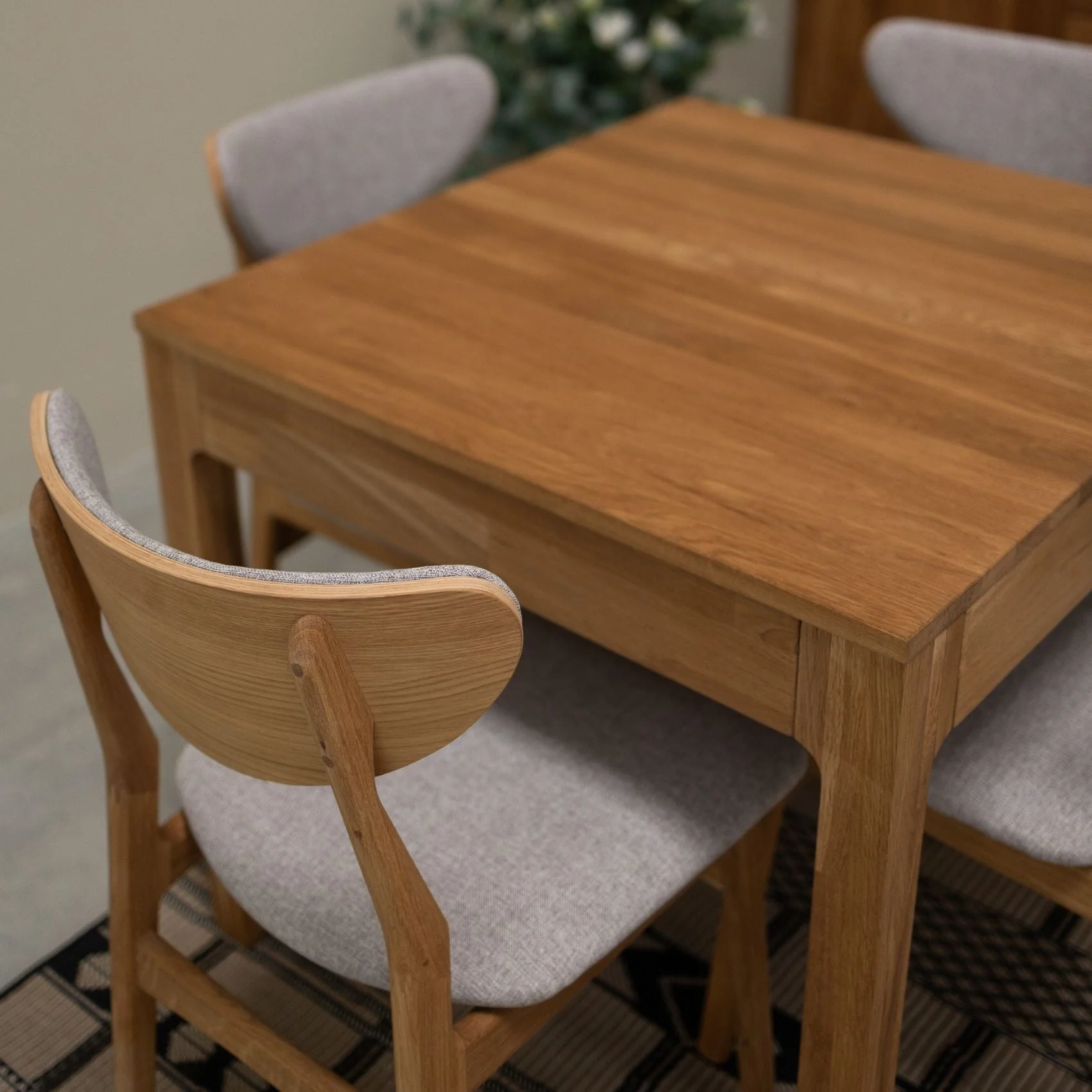 Pack de 2 o 4 Sillas de Comedor de Madera Maciza de Roble Maxwell, tapizado | NordicStory - Image 6