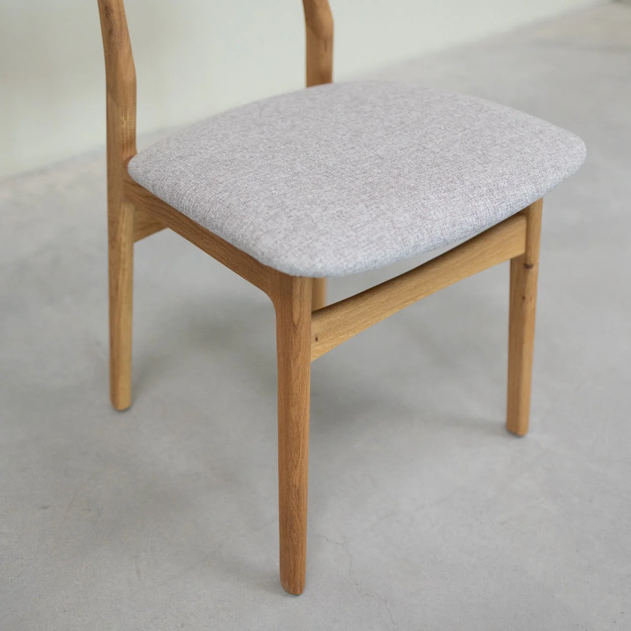 Pack de 2 o 4 Sillas de Comedor de Madera Maciza de Roble Maxwell, tapizado | NordicStory - Image 8