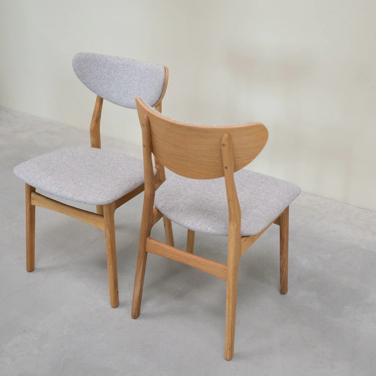 Pack de 2 o 4 Sillas de Comedor de Madera Maciza de Roble Maxwell, tapizado | NordicStory - Image 9