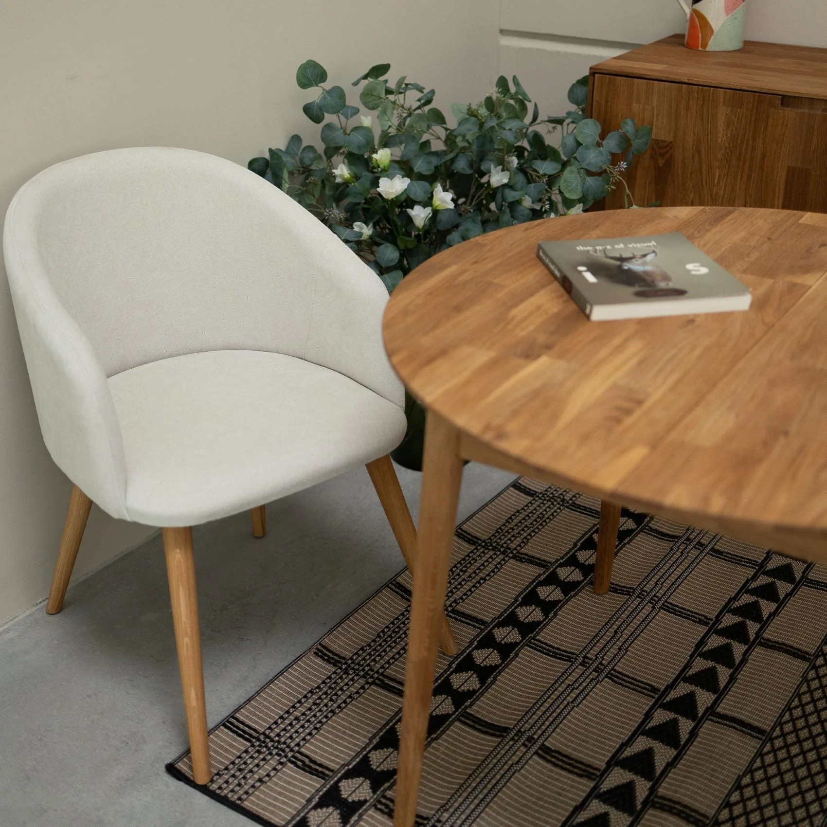 Sillón de roble macizo Ana com tapizado | NordicStory - Image 6