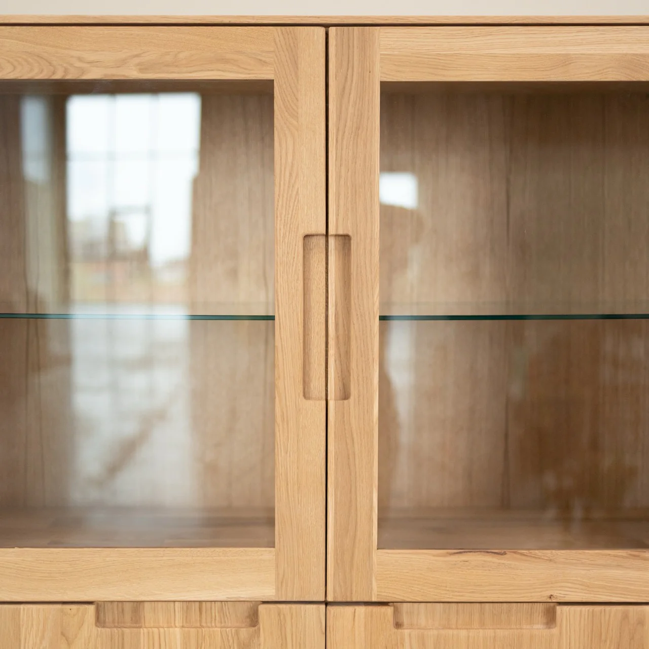 Vitrina de madera maciza roble Escandi Atelier | NordicStory - Image 5
